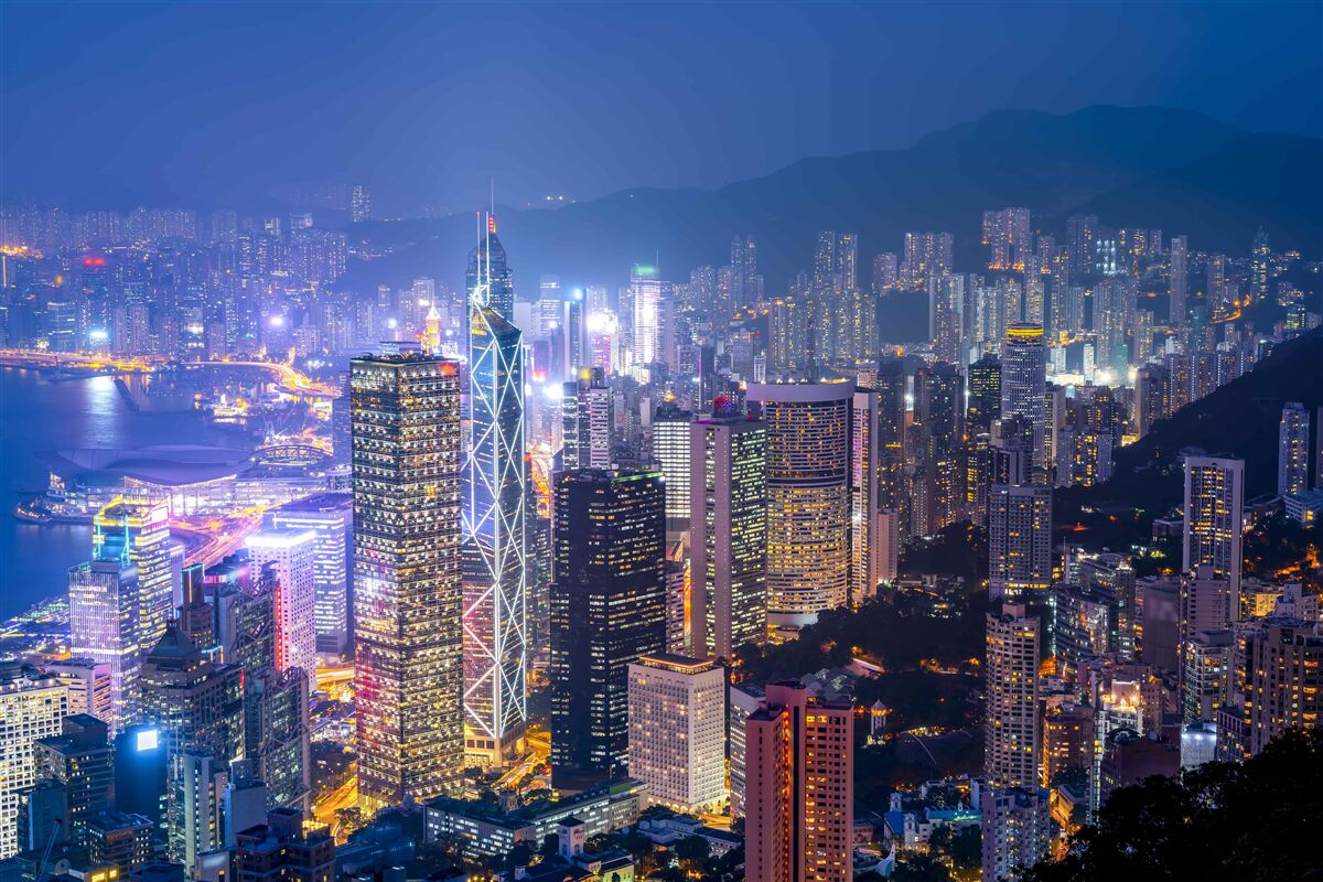 Fototapeten Ein Panoramablick auf Hongkong nachts aus dem Beobachtungsturm