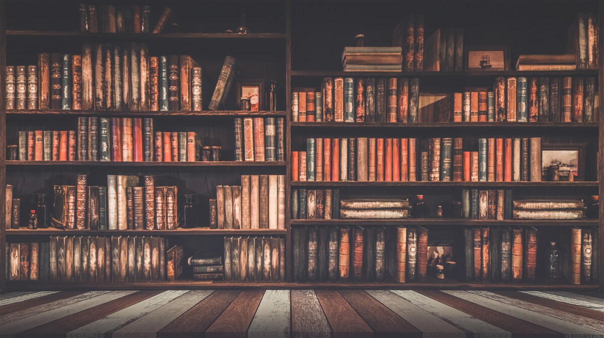 Fototapeten Bücher stapelten sich in den Regalen