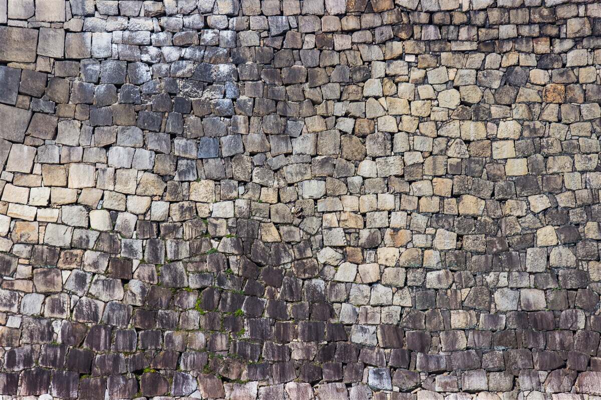Fototapeten Eine mittelalterliche Mauer aus altem Stein