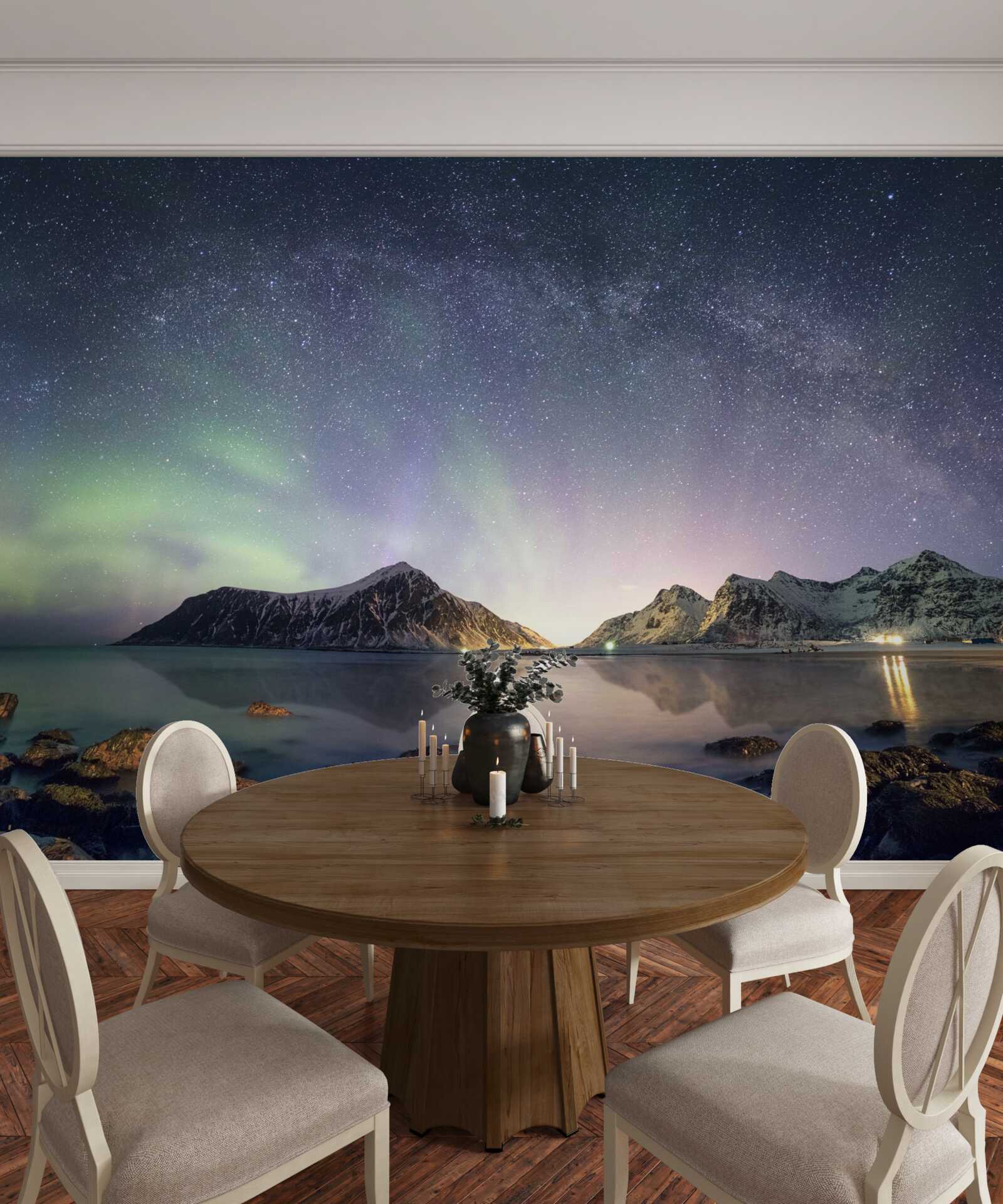 Fototapeten Nachthimmel mit Sternen dekoriert und von einer polaren Aurora beleuchtet