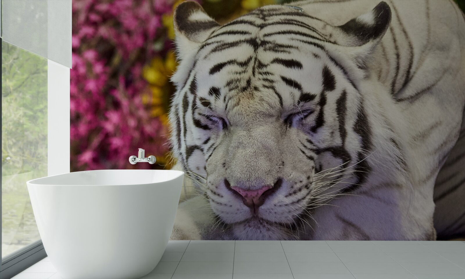 Fototapeten Ein weißer Tiger ruht unter den Blumen