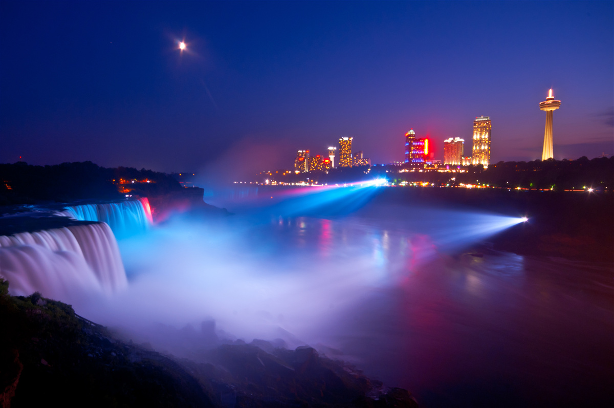 Fototapeten Niagara Wasserfall nachts beleuchtet