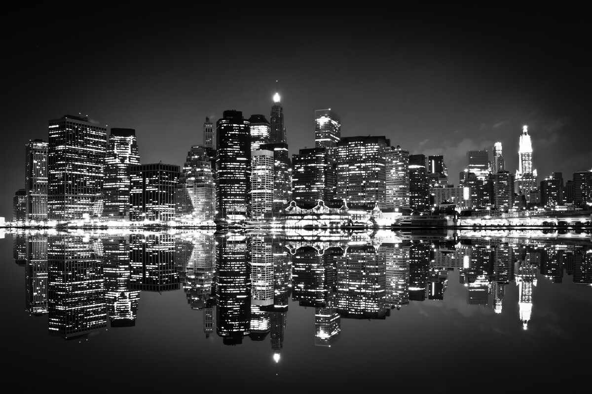 Fototapeten Die Großstadt spiegelt sich im Wasser wider