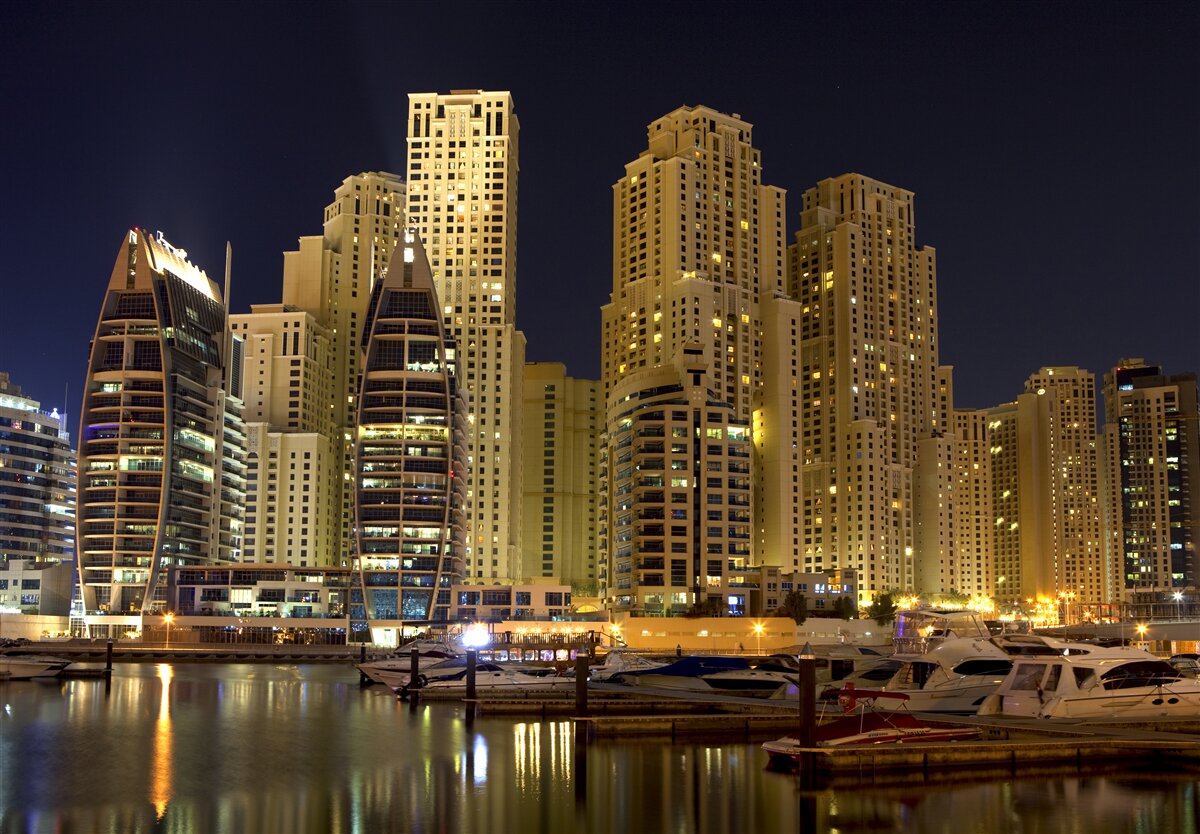 Fototapeten Abu Dhabi unter dem Cover der Nacht