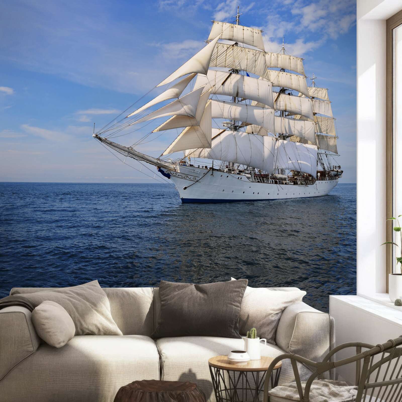 Fototapeten Ein Schiff mit Segeln auf einem ruhigen Meer