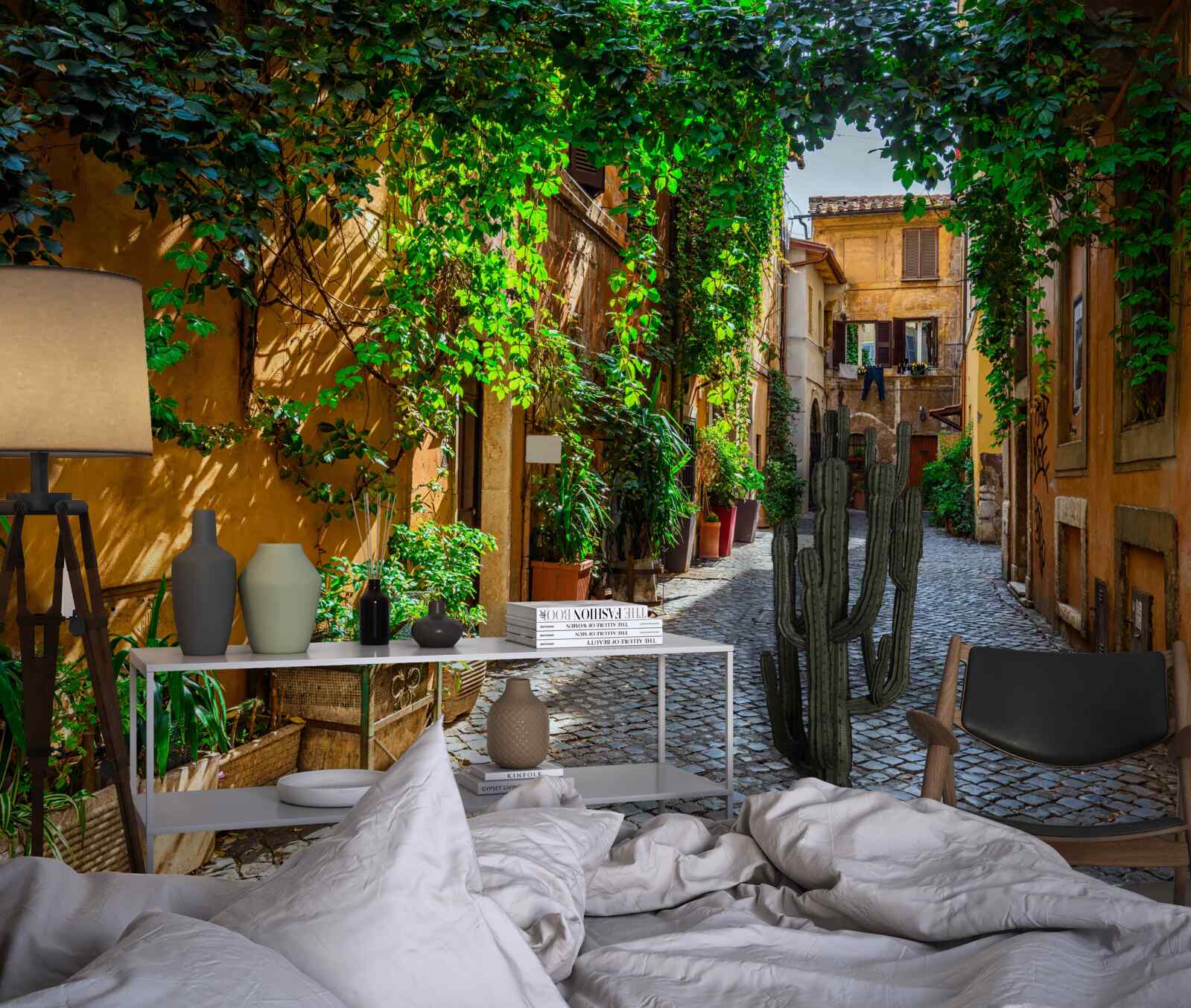 Fototapeten Der italienische Innenhof, umgeben von Grün, ist voller Komfort