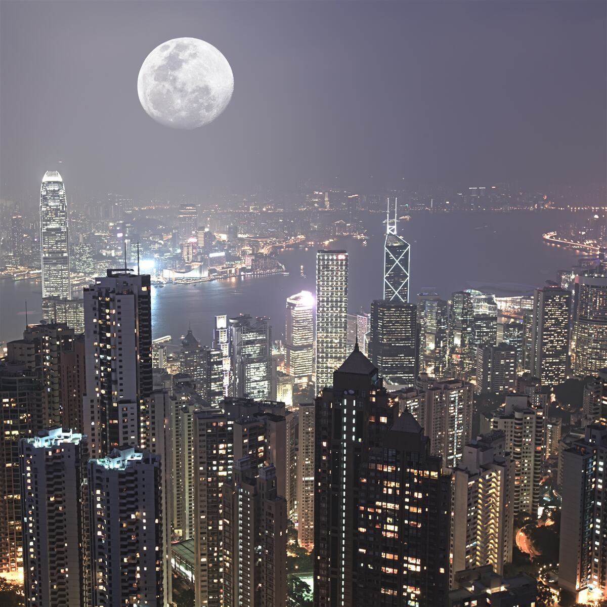 Fototapeten Der Mond um Mitternacht hängt über Hongkong