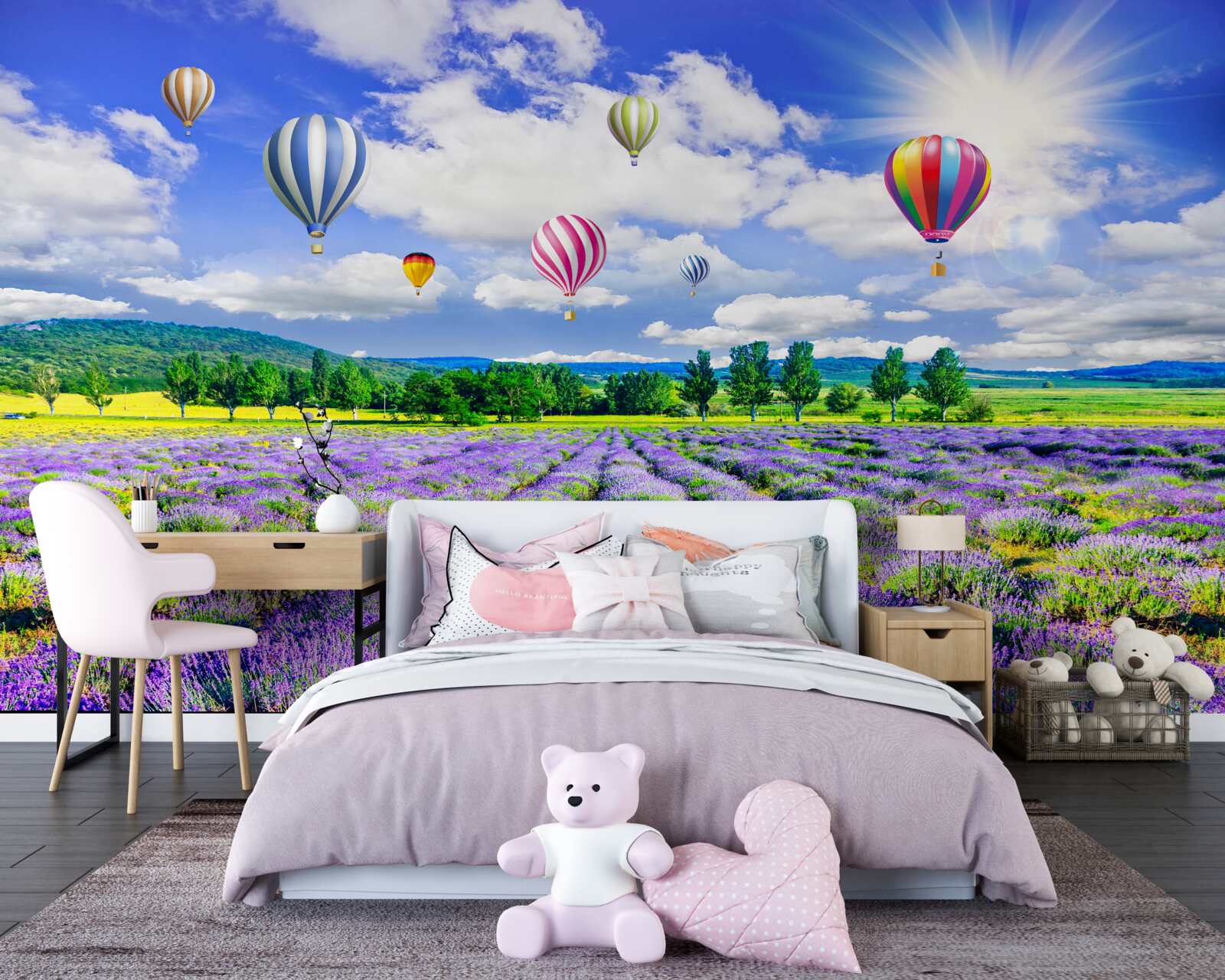 Fototapeten Bunte Luftballons über dem Feld mit Lavendel
