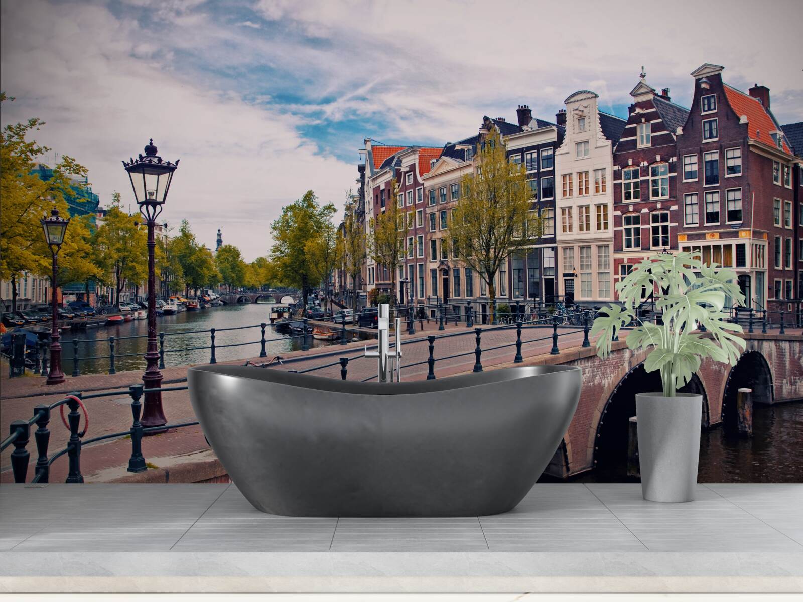 Fototapeten Amsterdambrücke, die sich über den Kanal erstreckt