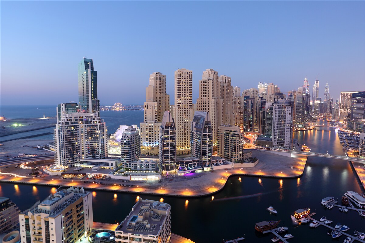 Fototapeten Sonnenuntergang über Dubaje