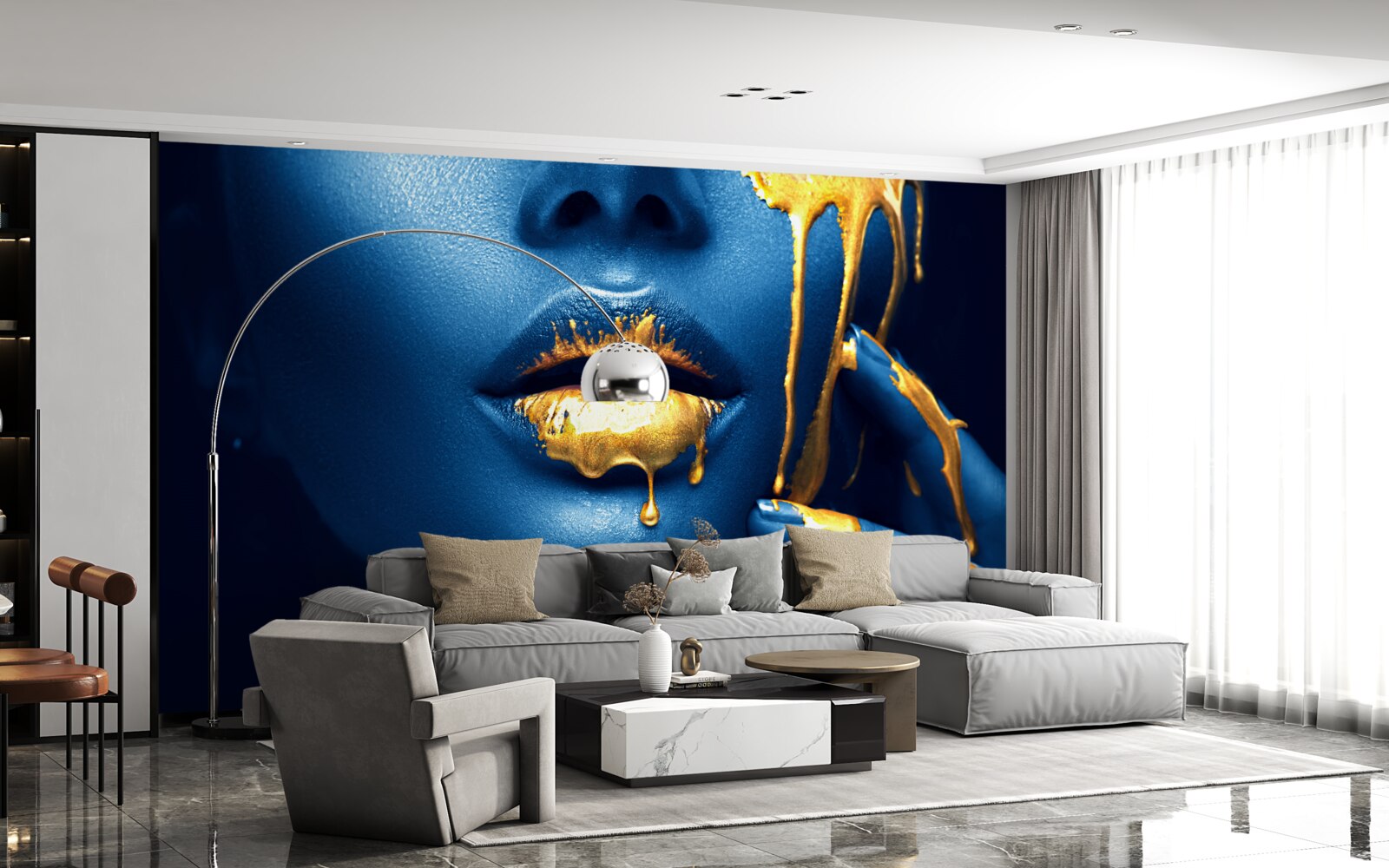 Fototapeten Eine Frau mit einem glänzenden goldenen Lippenstift auf der Lippen
