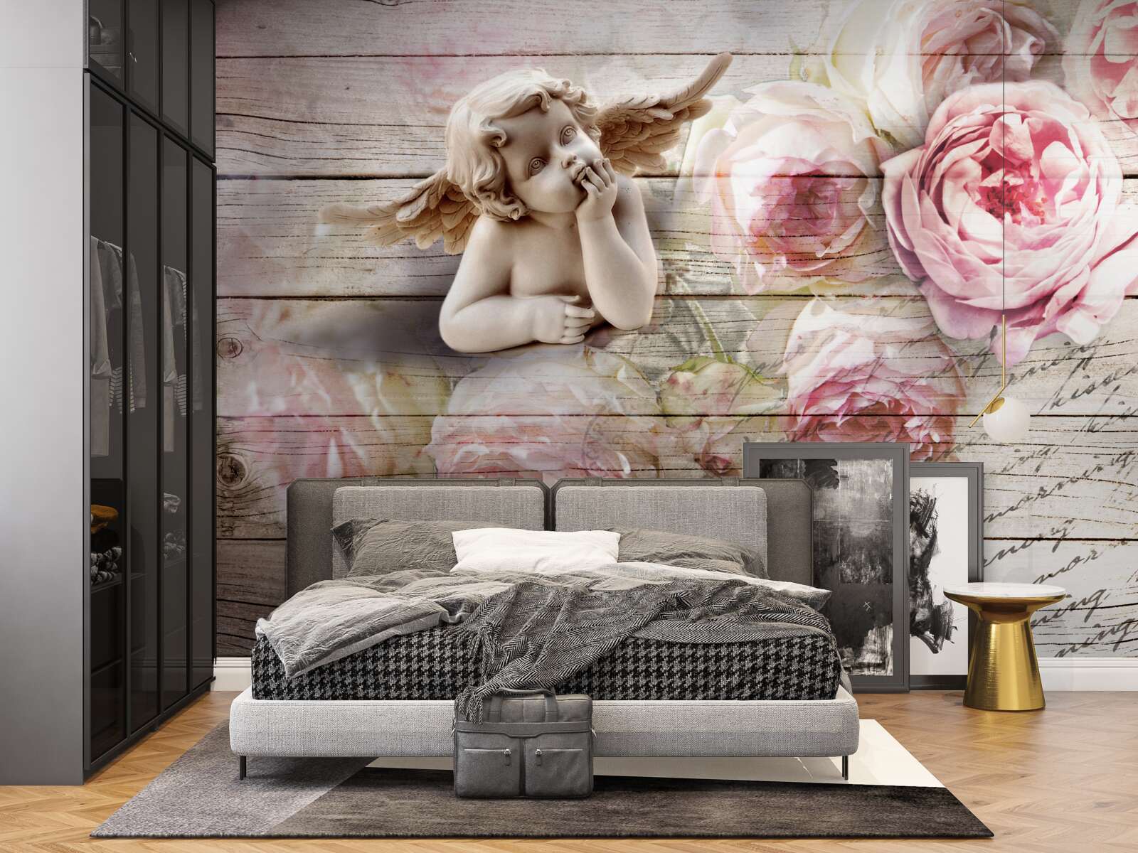 Fototapeten Reflektierender Engel und scharlachrote Rosenknospen
