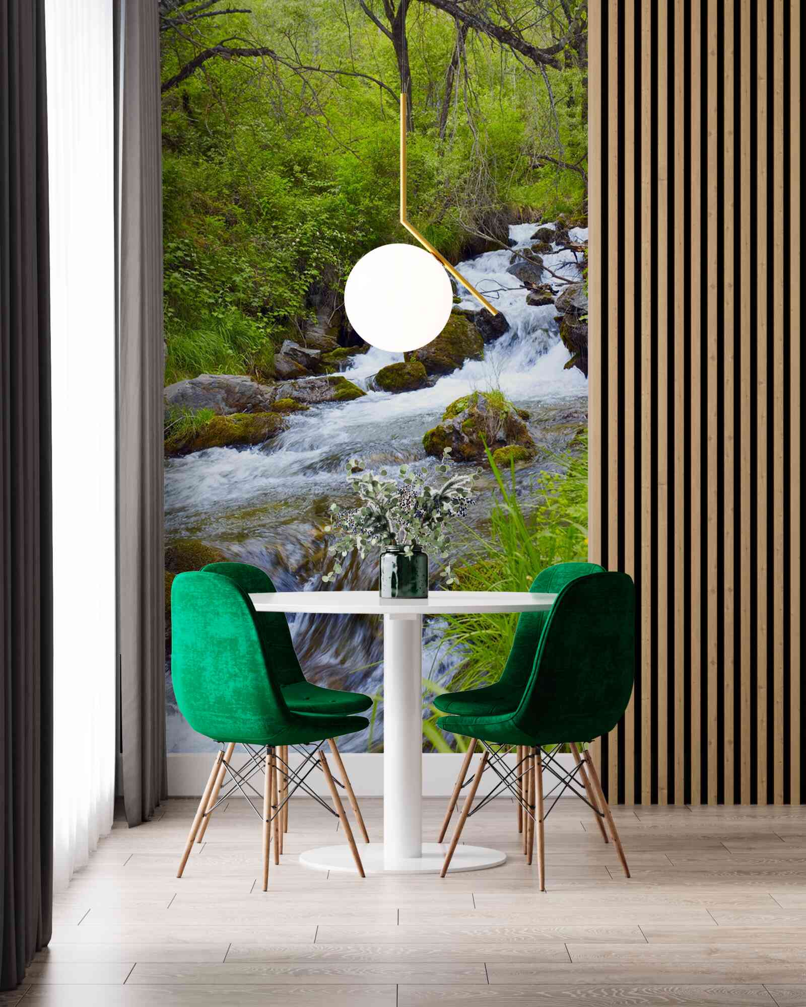 Fototapeten Ein Wasserfall, der wütend in der Mitte des Waldes fließt
