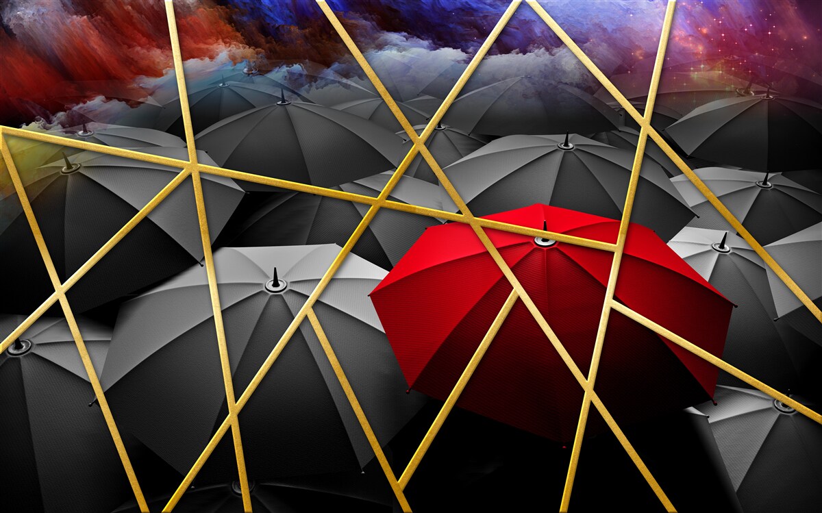 Fototapeten Goldenes Gitter auf grauem Hintergrund, der durch einen roten Regenschirm betont wird