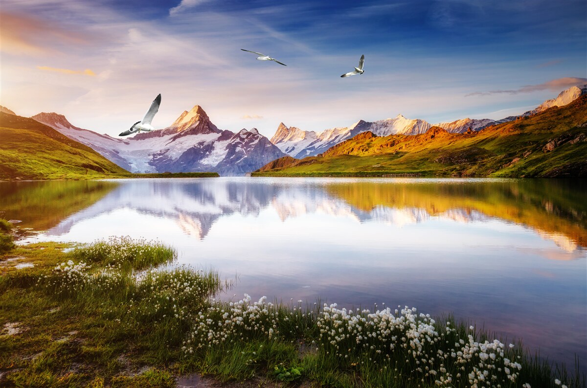 Fototapeten Sonnenuntergang am Bergfluss