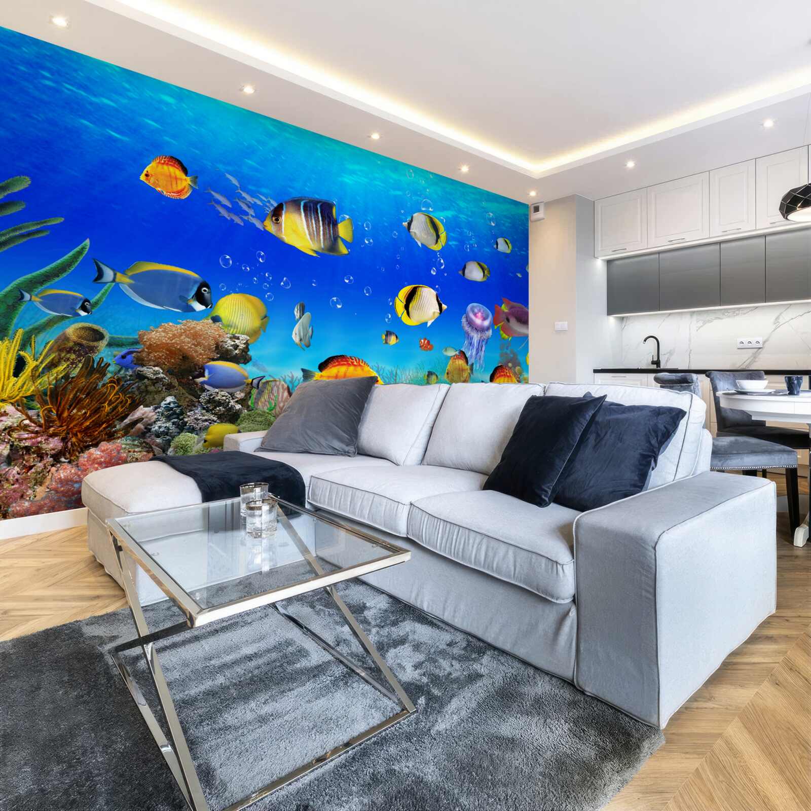 Fototapeten Bunte Fisch in blauem Wasser