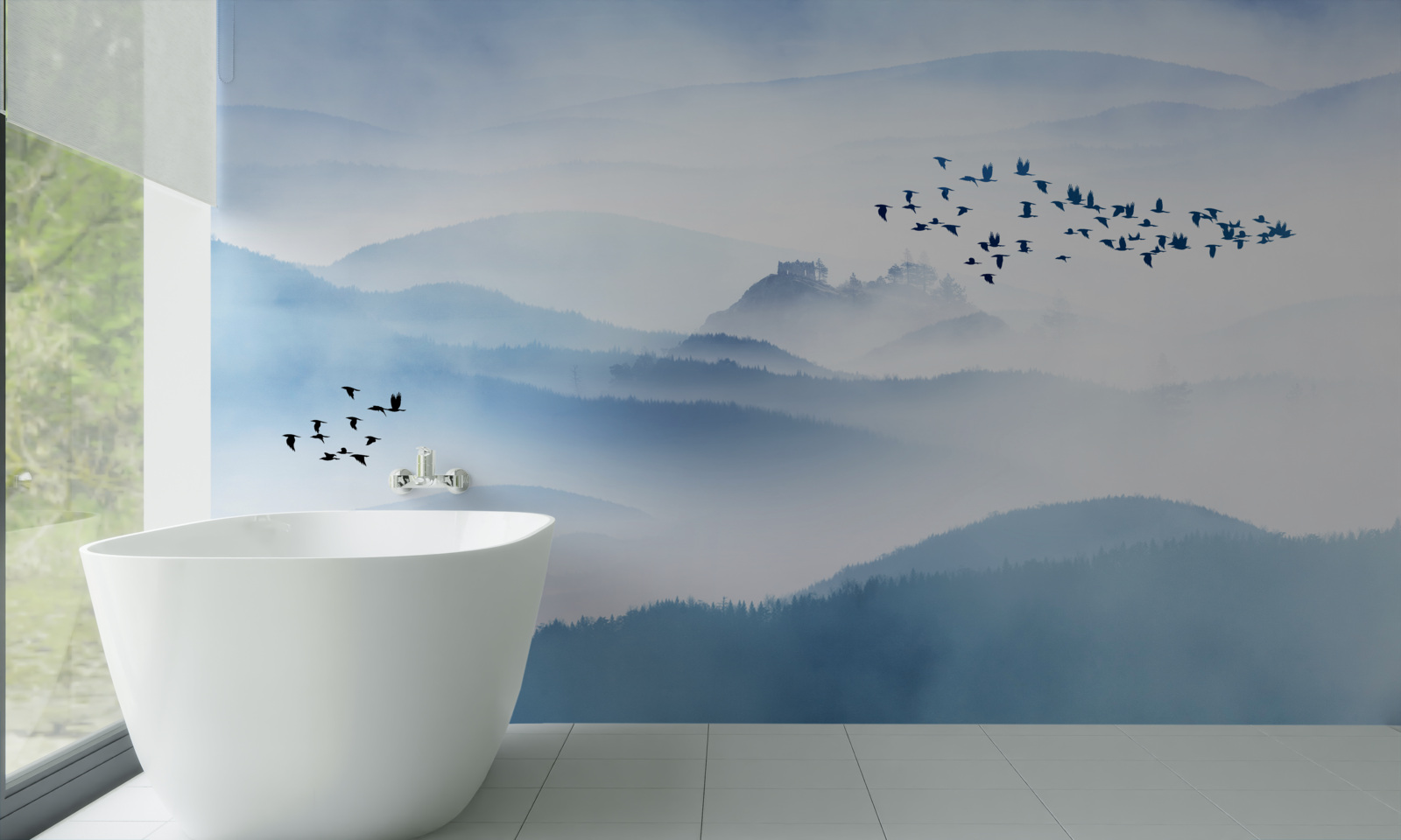 Fototapeten Vögelvögel erheben sich über die verschwommenen Gipfel