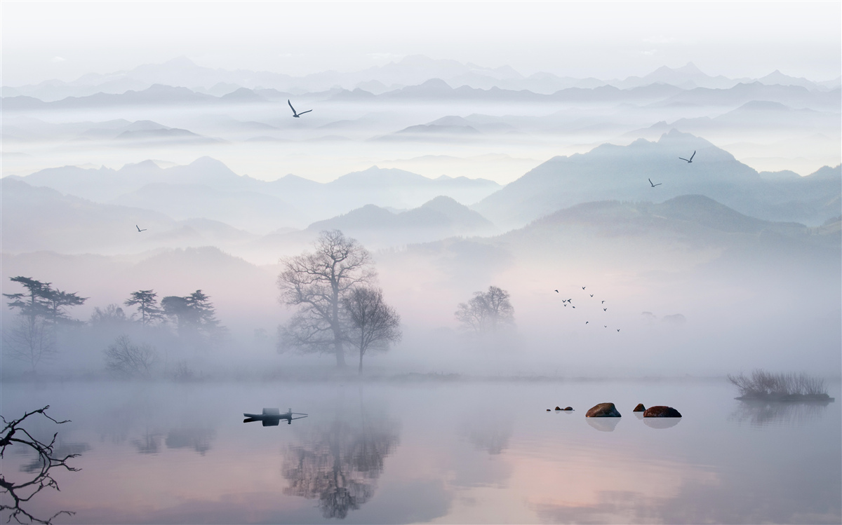 Fototapeten Morgennebel auf dem Wasser der Seen