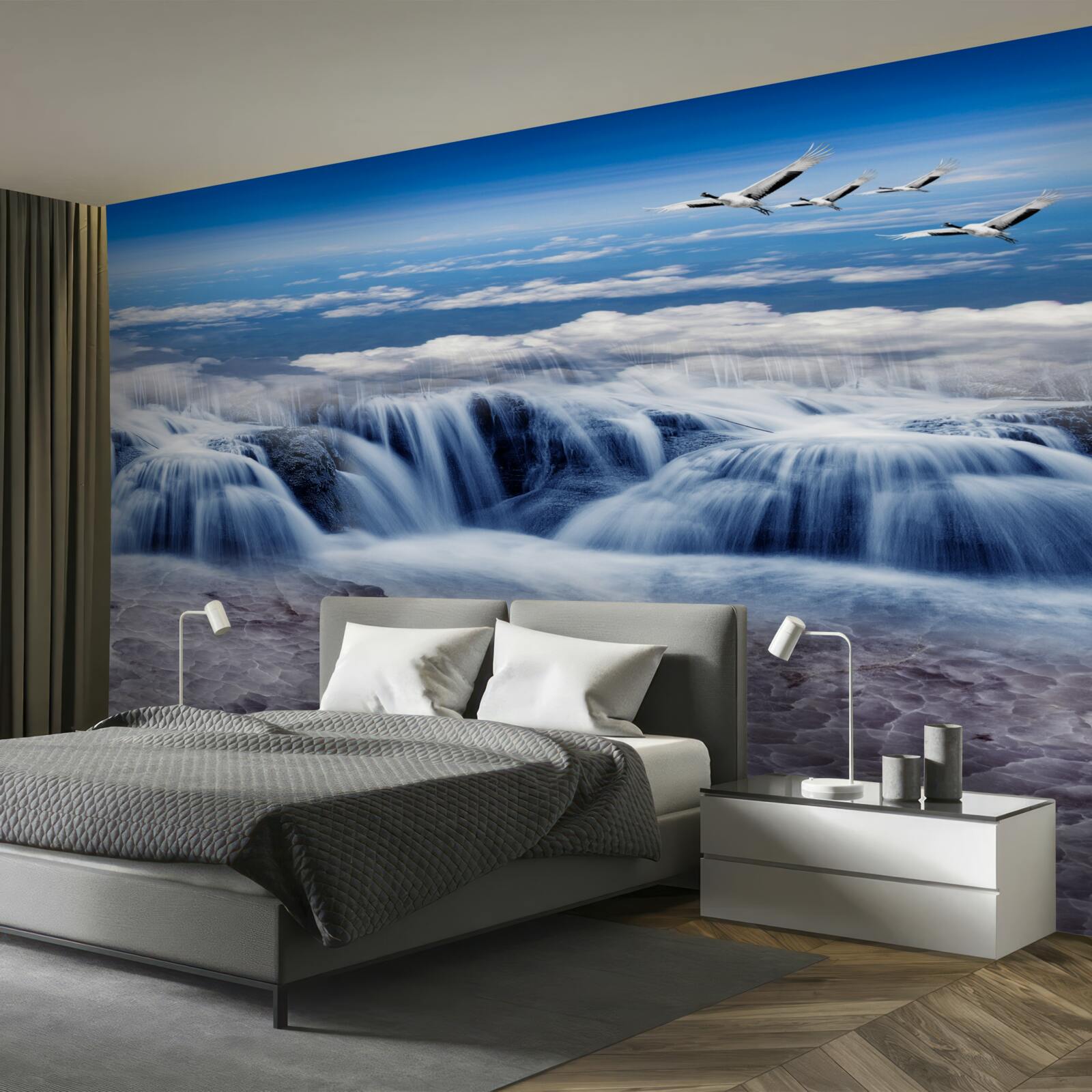 Fototapeten Ein Wasserfall, über den Vögel überfliegen