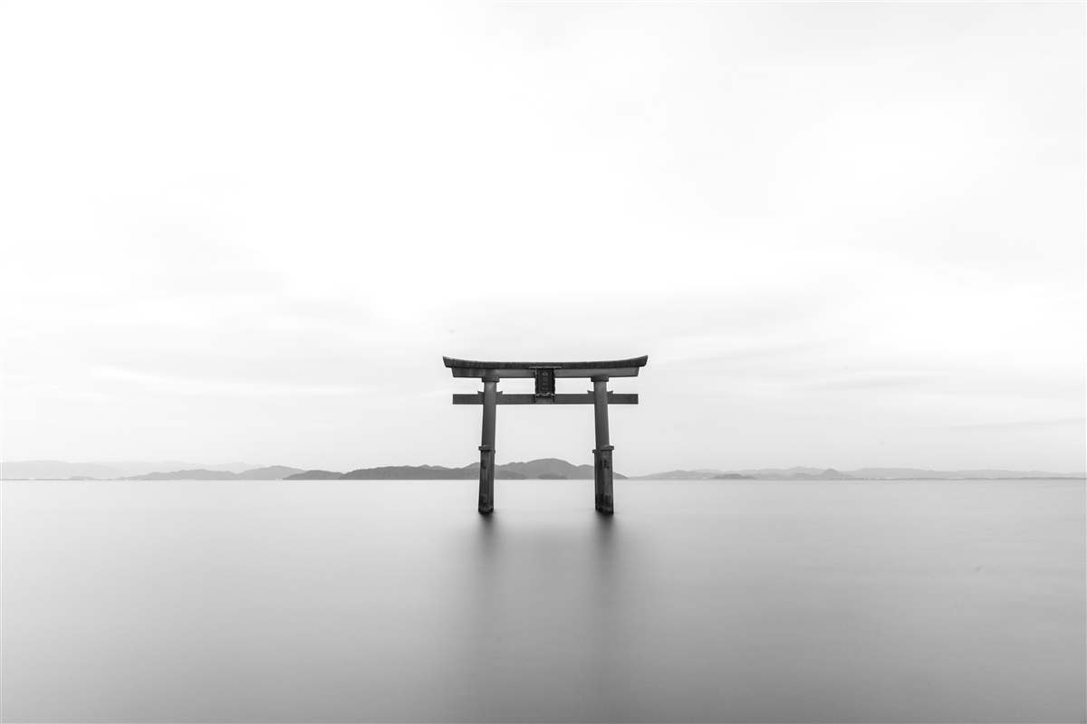 Fototapeten Tori -Tor im Meer