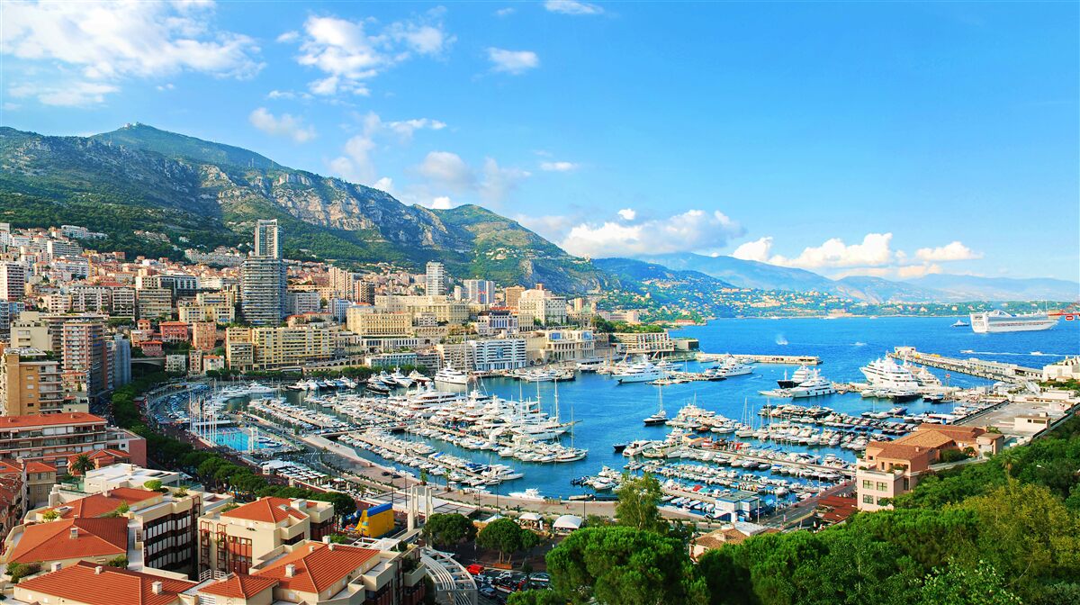 Fototapeten Monaco ist eine Bucht, in der sich viele Yachten ansammeln