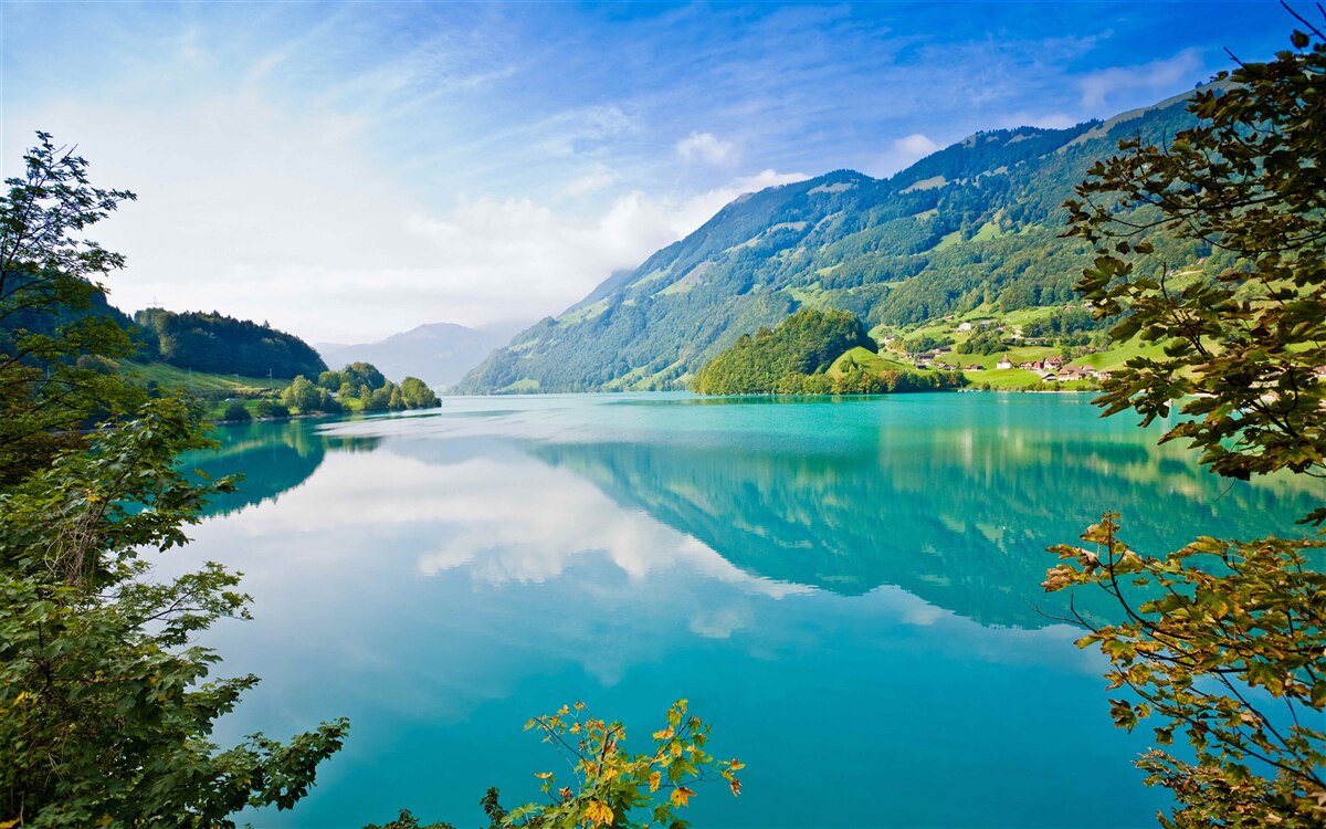 Fototapeten Seen mit blauem Bergwasser