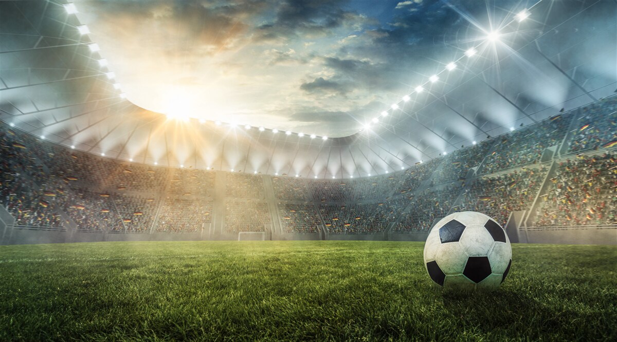Fototapeten Fußball ist auf dem Spielfeld