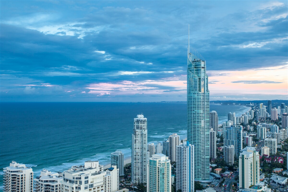 Fototapeten Eine gigantische Stadt am Meer
