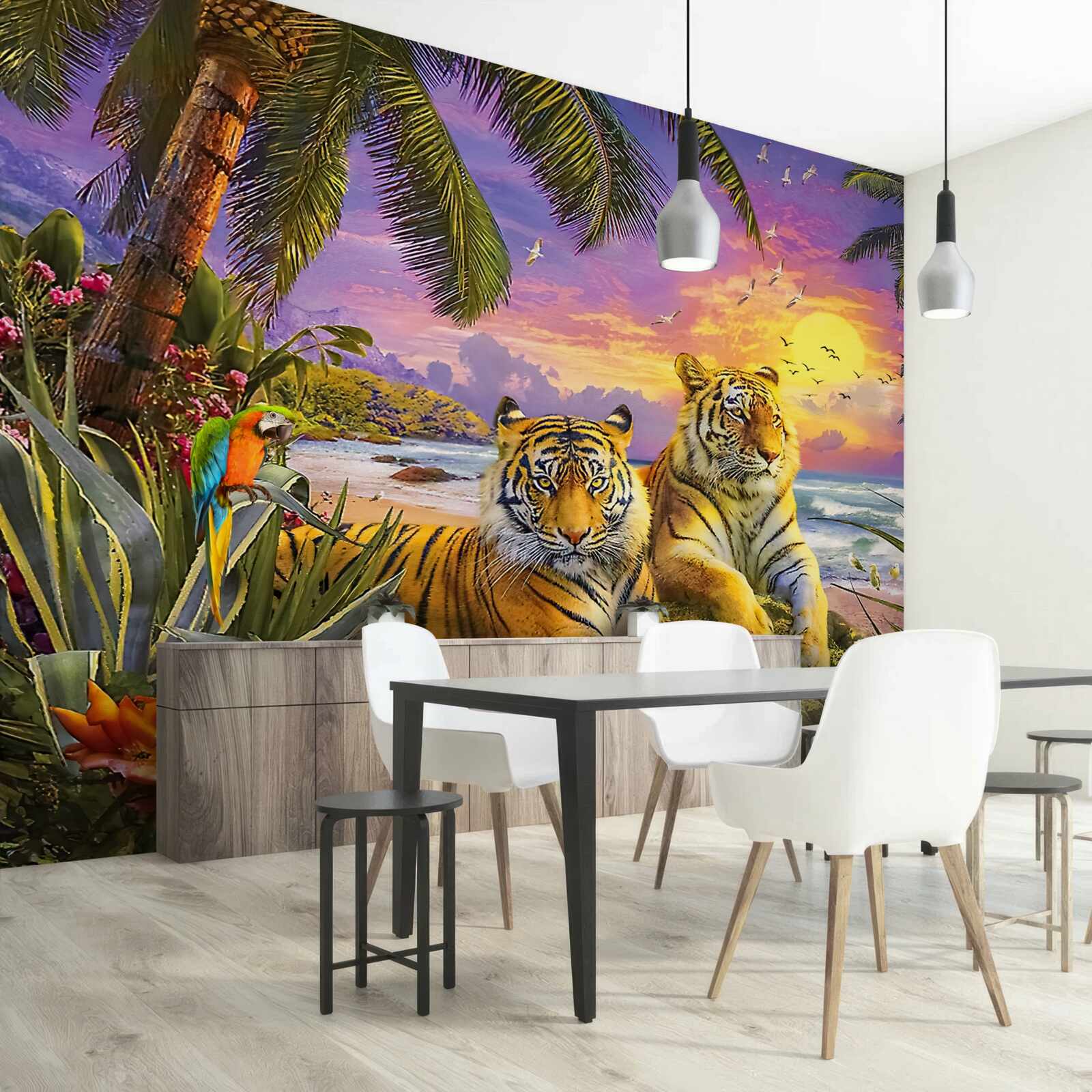 Fototapeten Zwei Tiger vor dem Hintergrund des tropischen Himmels in der Abenddämmerung