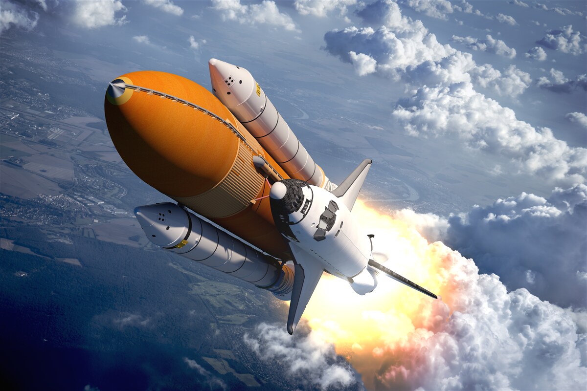 Fototapeten Die Rakete fliegt zwischen den Wolken
