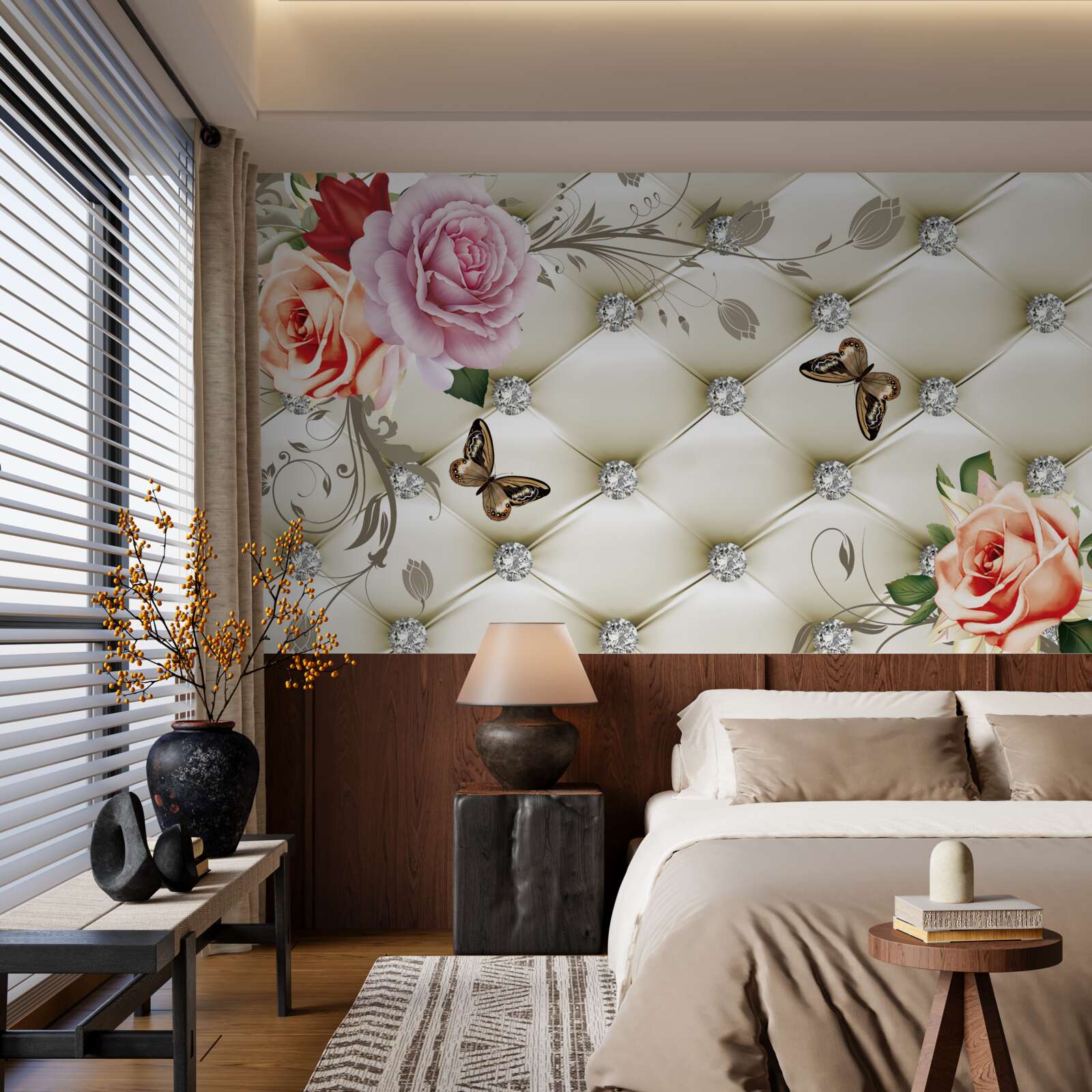 Fototapeten Eine Wand, die mit Rosen und Schmetterlingen auf einem weißen, gesteppten Hintergrund verziert ist