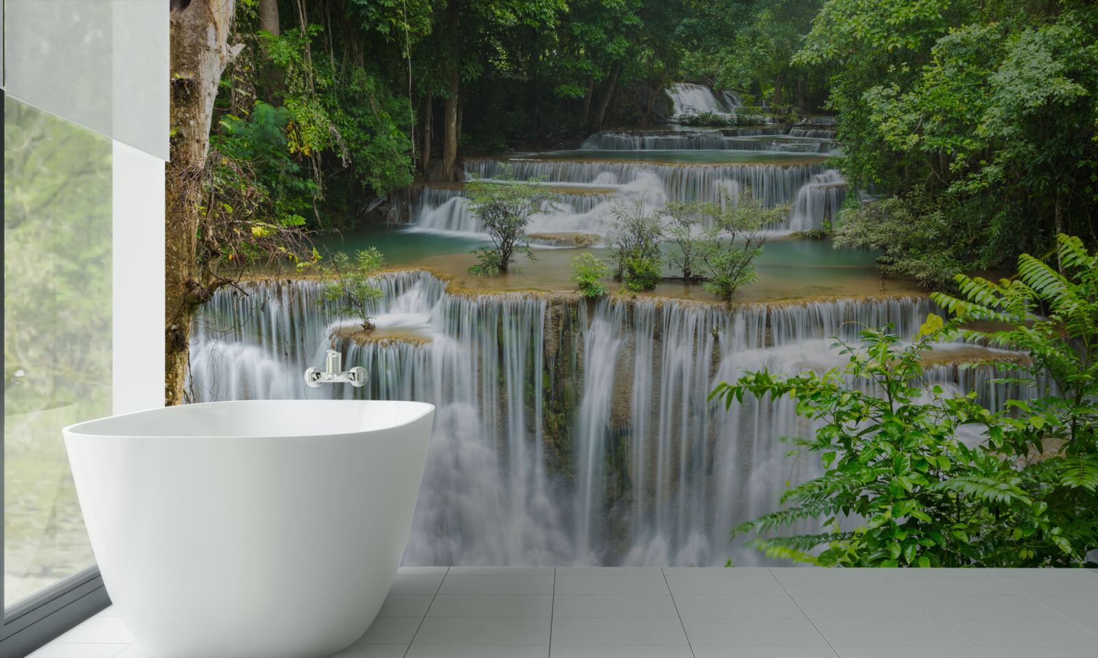 Fototapeten ein majestätischer Wasserfall, aus dem Wasser schnell mit ohrenbetäubendem Geräusch fällt