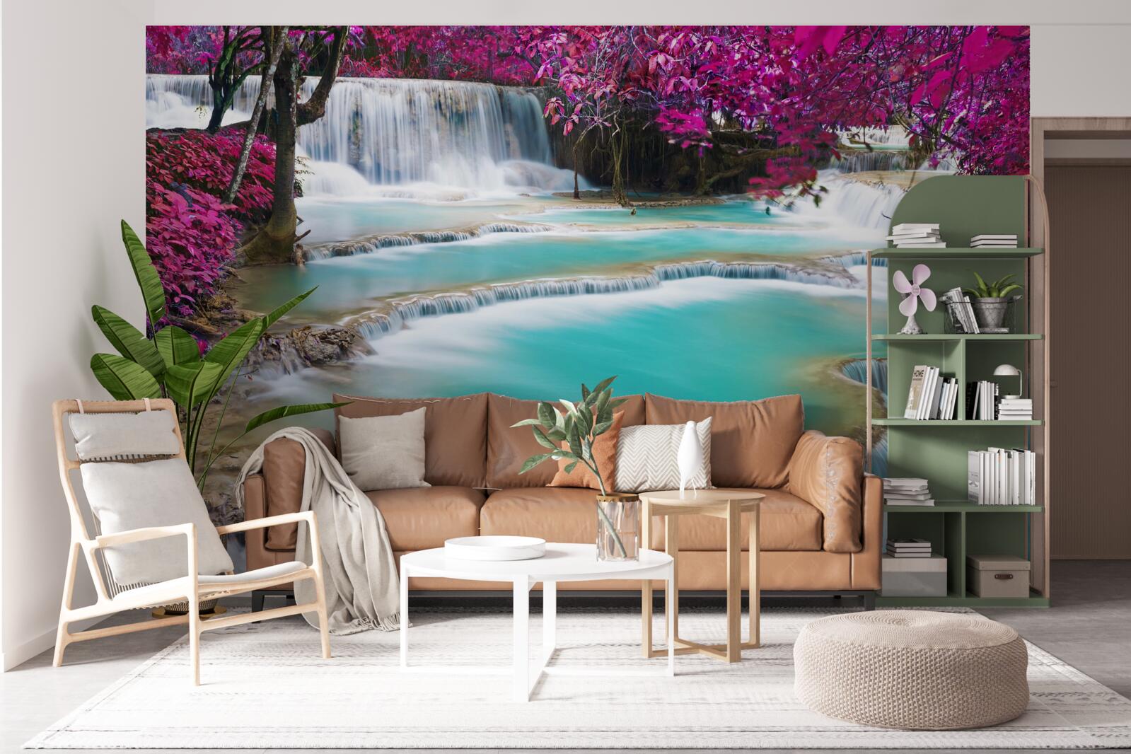 Fototapeten Bäume mit lila Blüten in der Nähe der Basis des Wasserfalls bedeckt