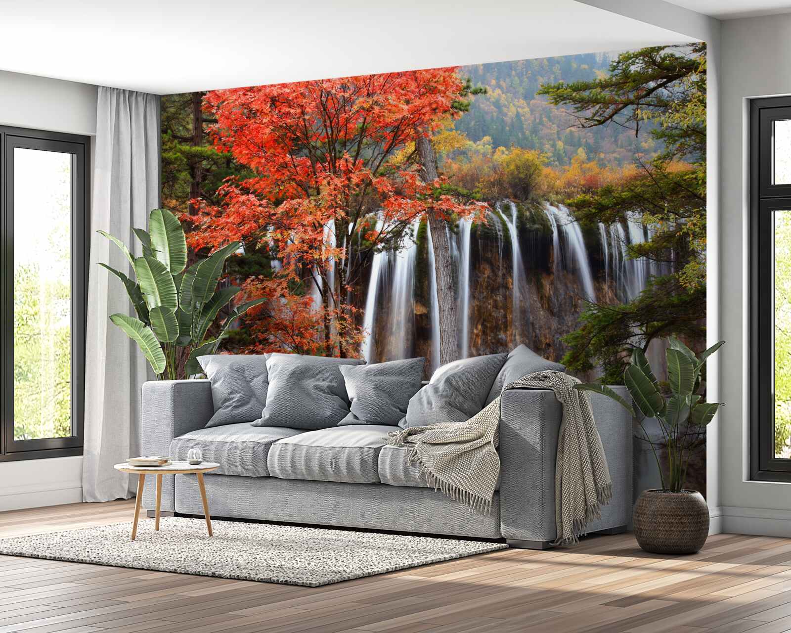Fototapeten Wald in der Nähe des starken Wasserfalls im Herbst