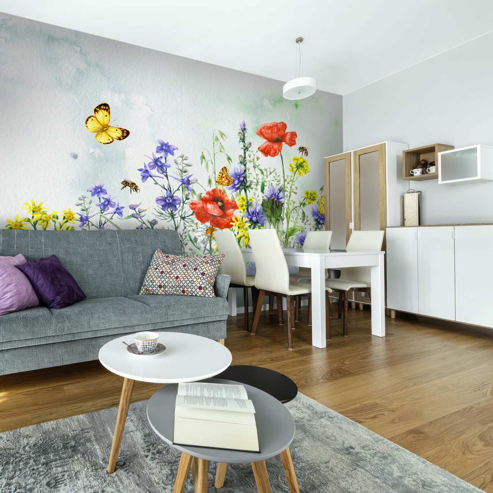 Fototapeten Spektakuläre Schmetterlinge und Wieseblumen im Sommer