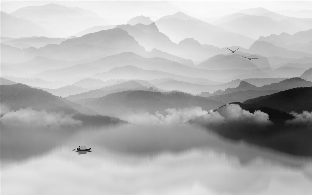 Fototapeten Der Fischer kehrt durch den vagen Bergsee zurück