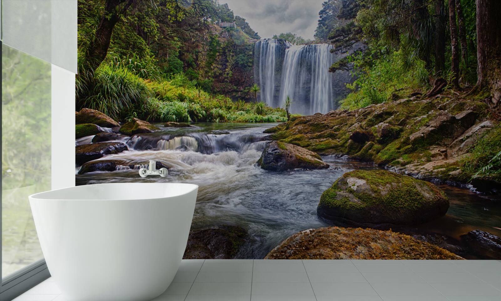 Fototapeten Grüner Wald mit Wasserfall