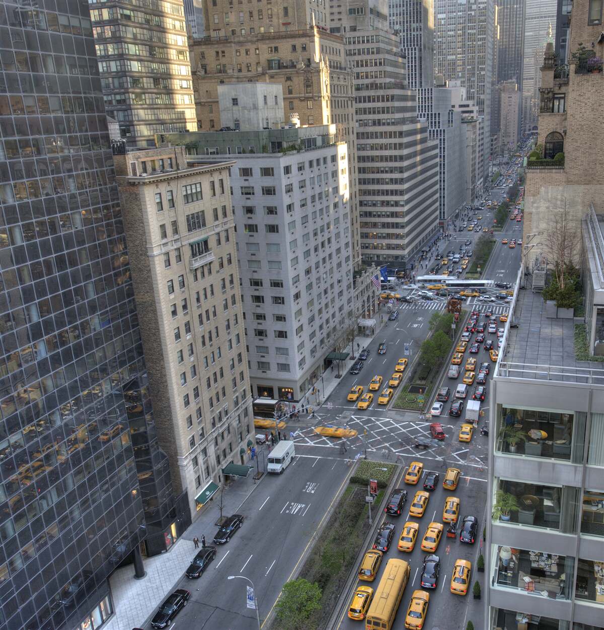 Fototapeten Blick auf das Stadtpanorama mit der Straße