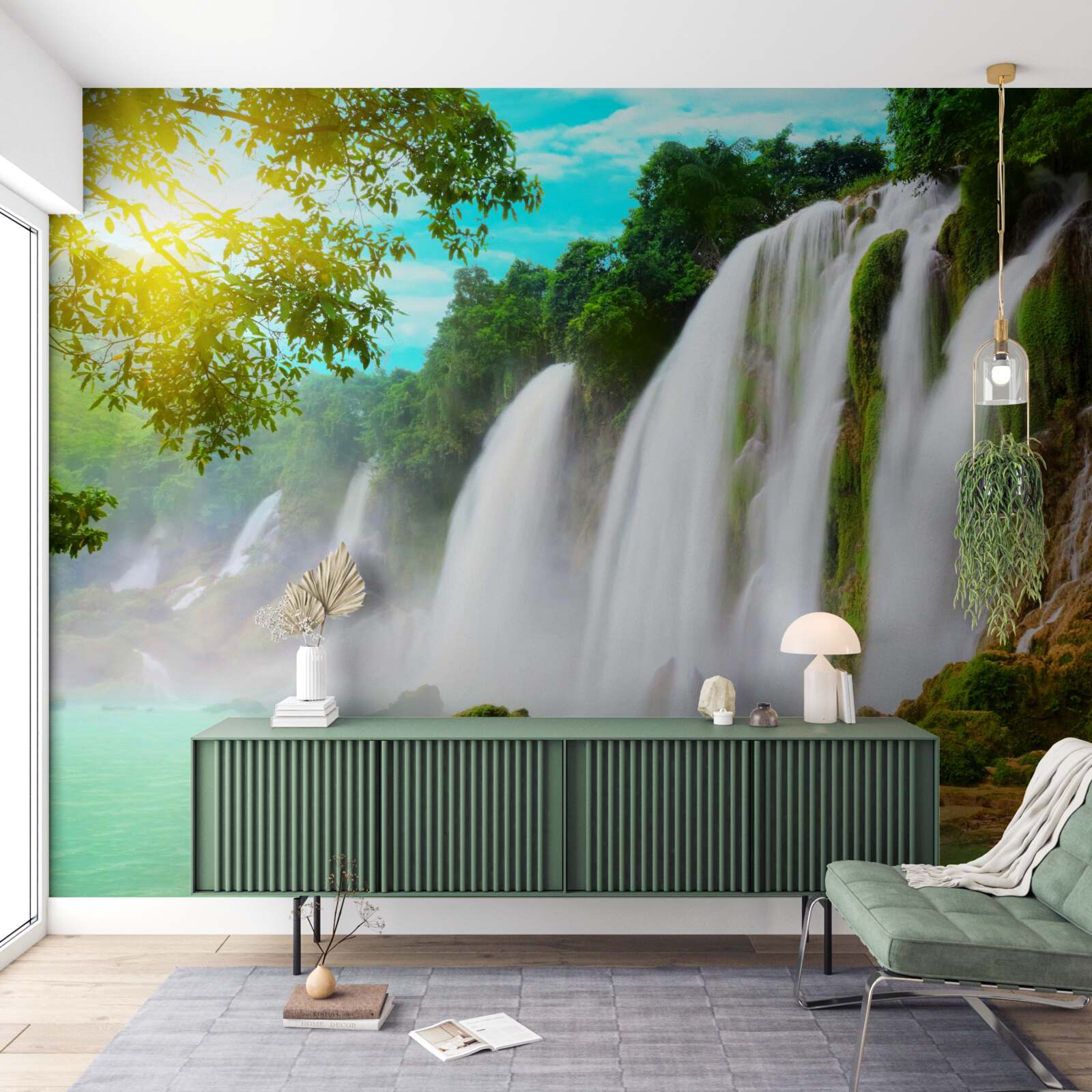 Fototapeten Ein lautes Wasserfall, der in der Sonne schimmert