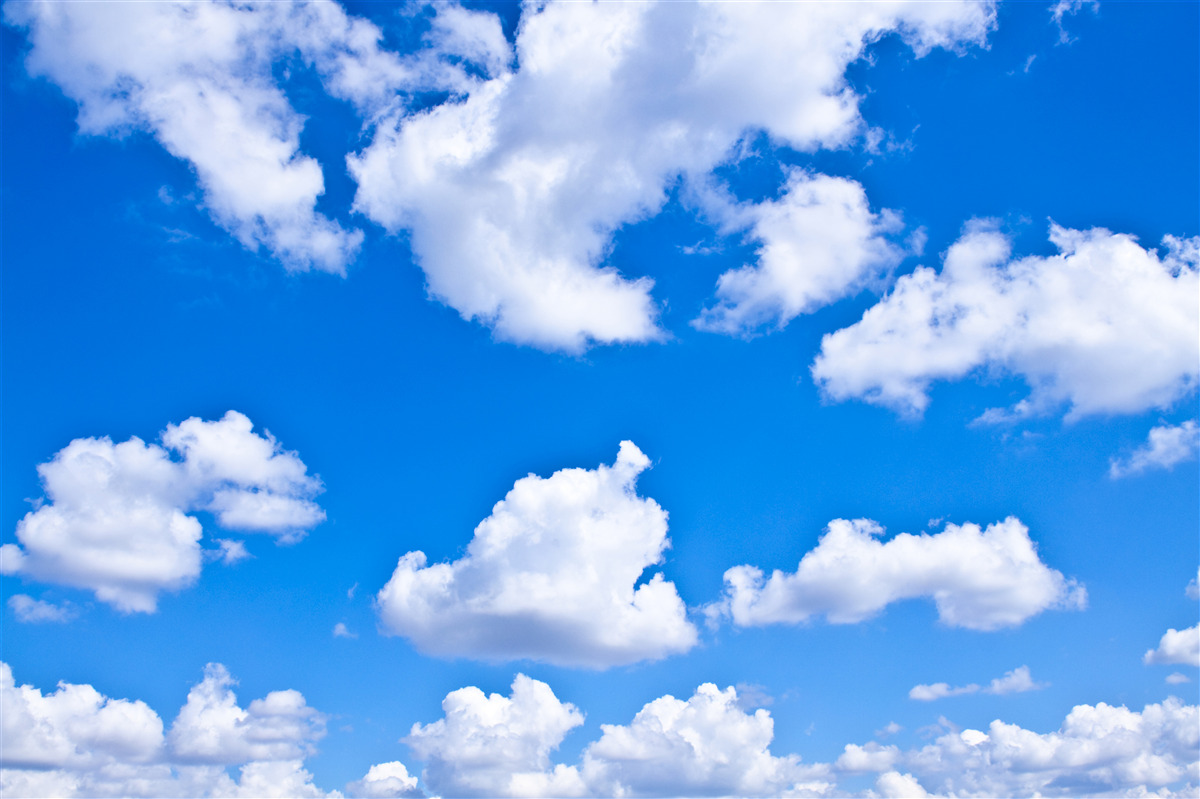 Fototapeten Wolken schweben am blauen Himmel