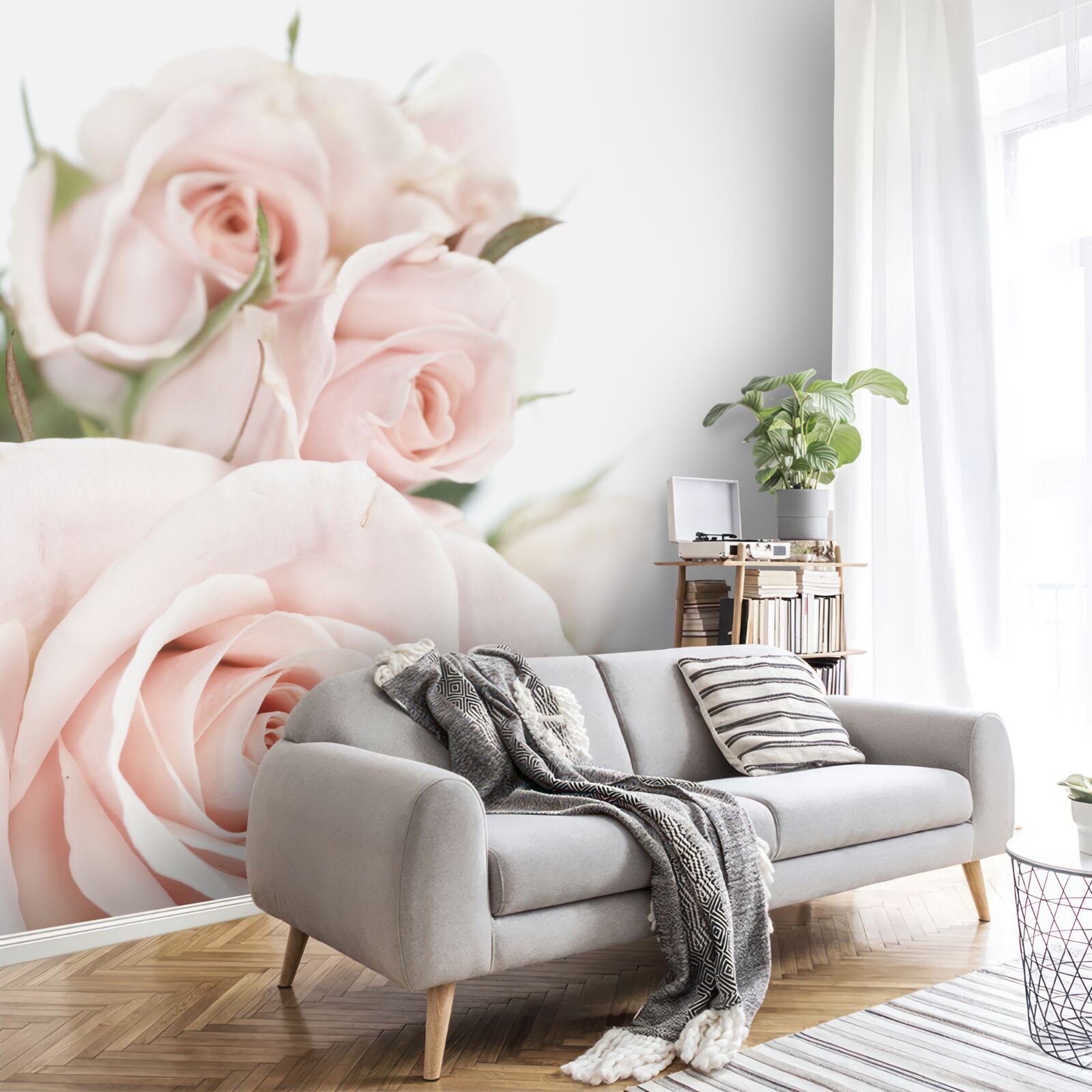 Fototapeten Ein Blumenstrauß mit zarten Rosen in leichten Schatten