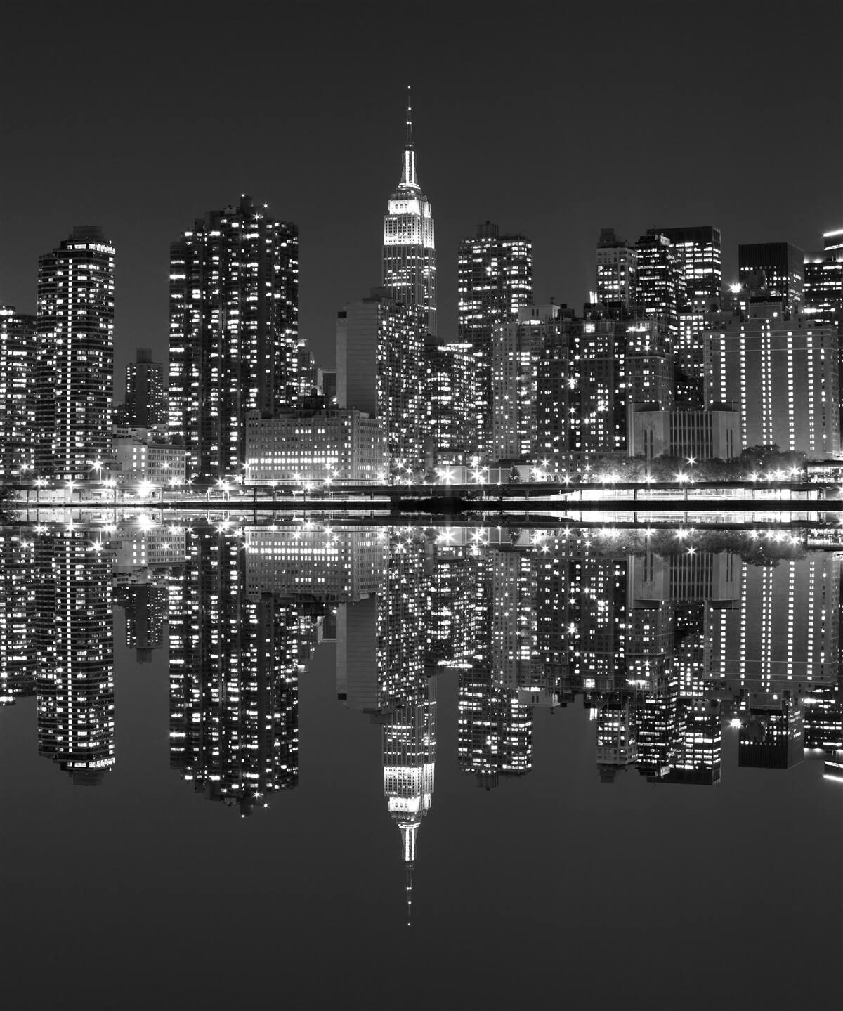 Fototapeten Nachtblick auf die Stadt in der Nähe der Küste