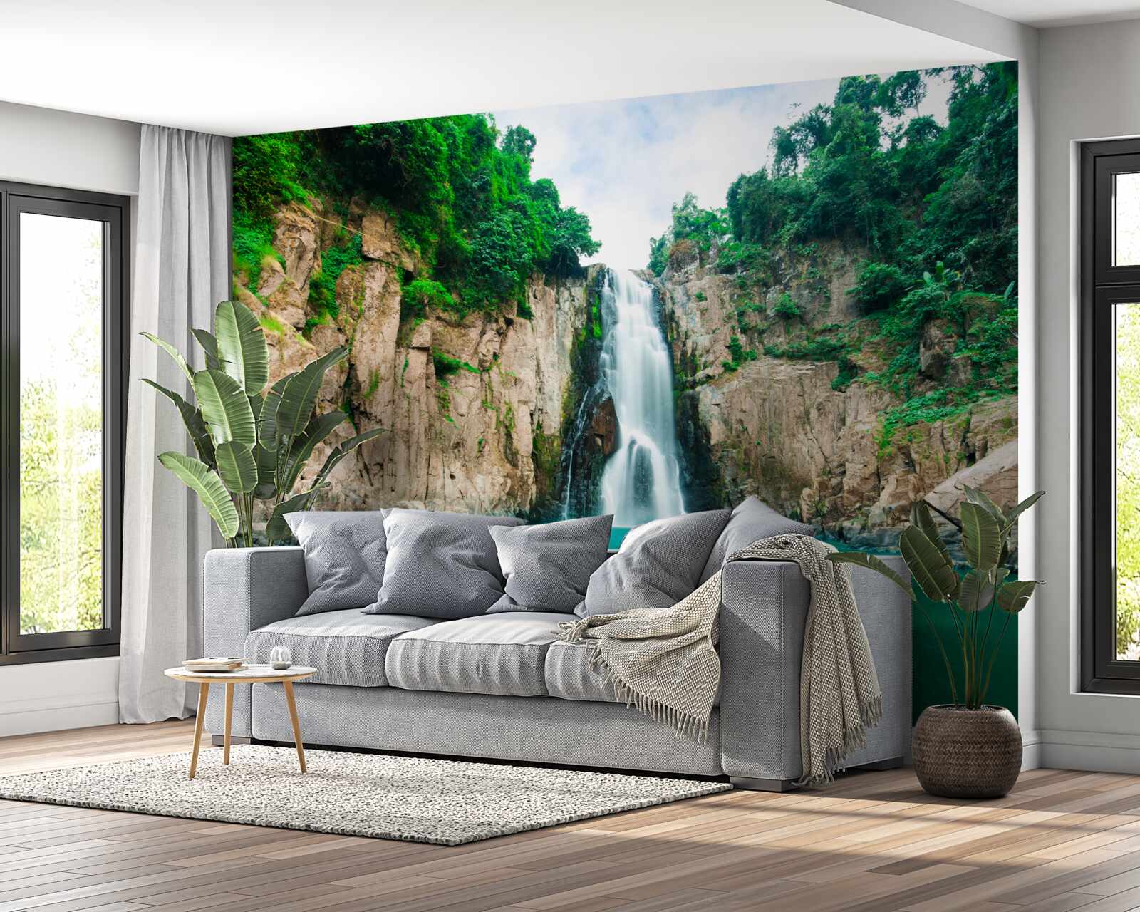 Fototapeten Der Hochwasserfall fällt in die Berge