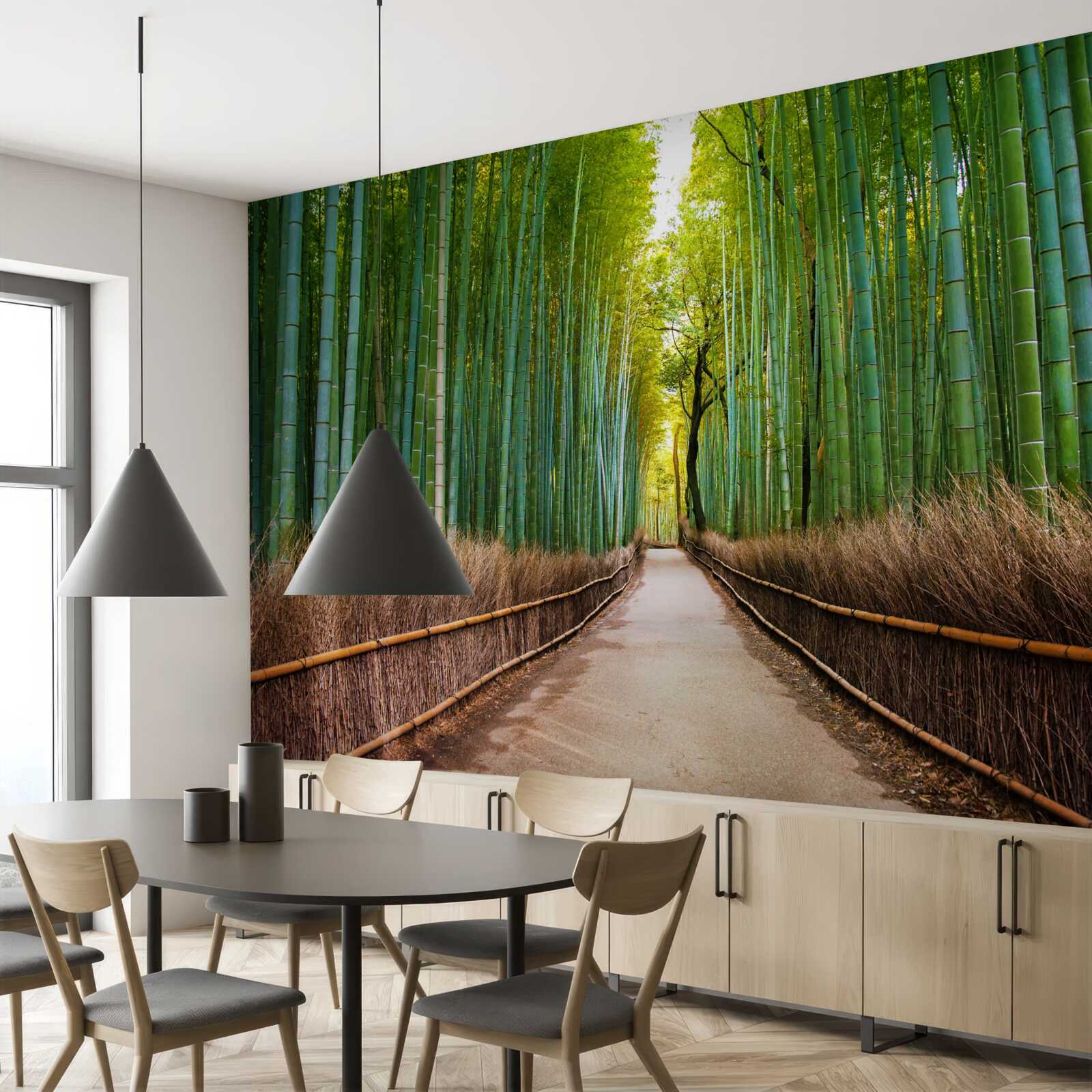 Fototapeten Anmutiger Bambushain mit einem Weg