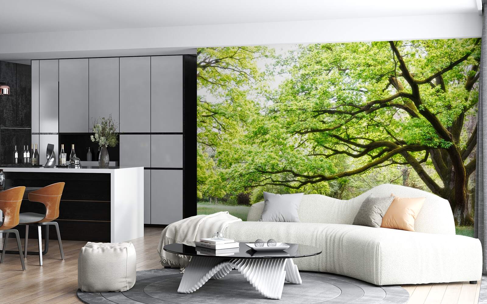 Fototapeten Ein alter Baum mit grünen Blättern an einem Sommertag