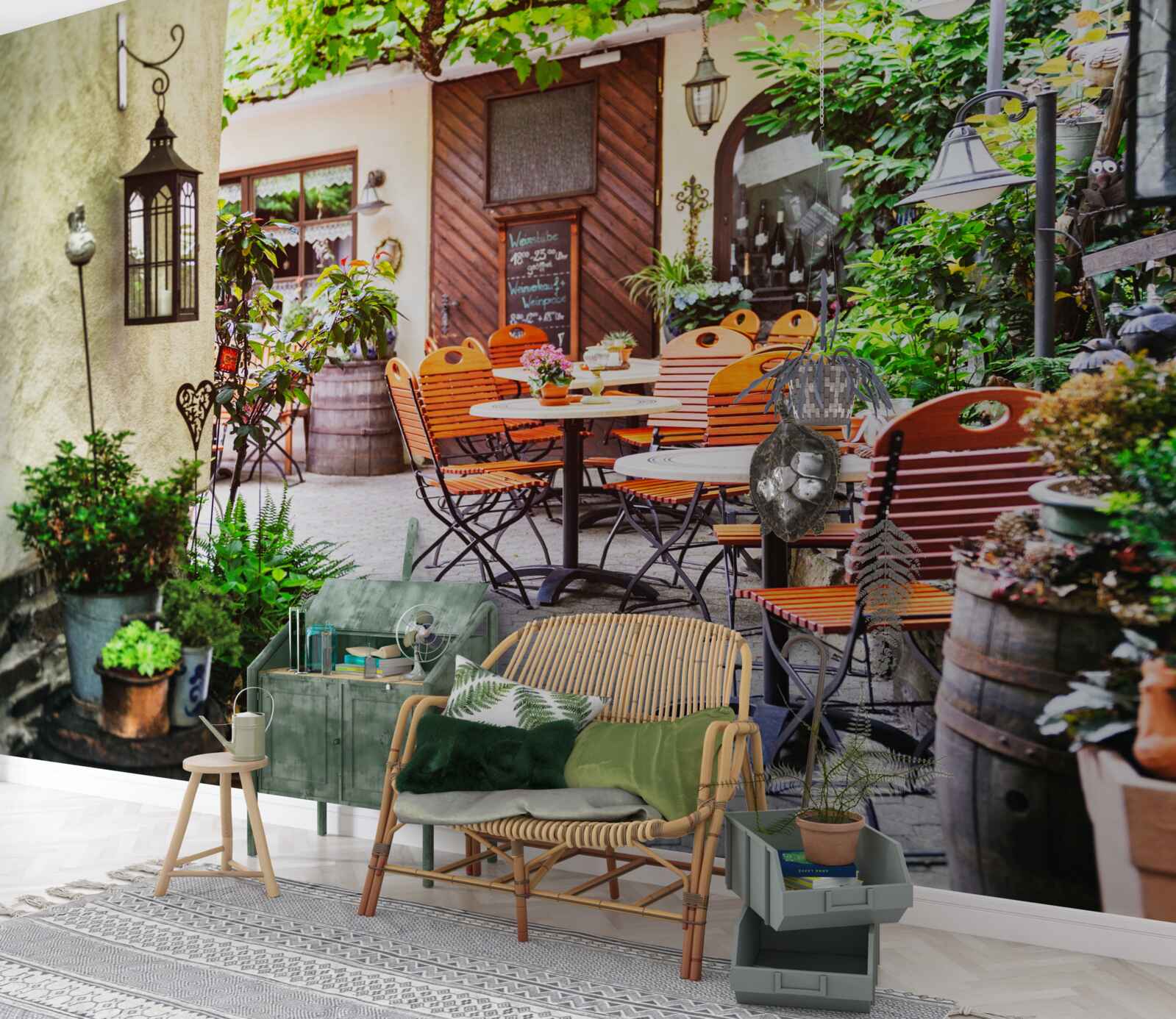 Fototapeten Ein kleines Café mit einem Tisch im historischen Teil der Stadt