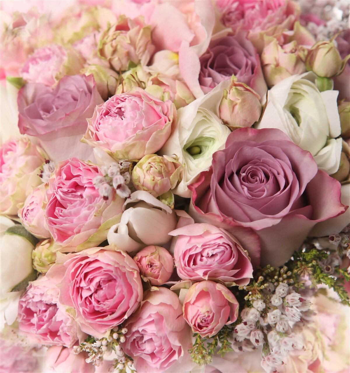 Fototapeten Eine Zusammensetzung von Rosen und Tulpen mit einer ungewöhnlichen Form