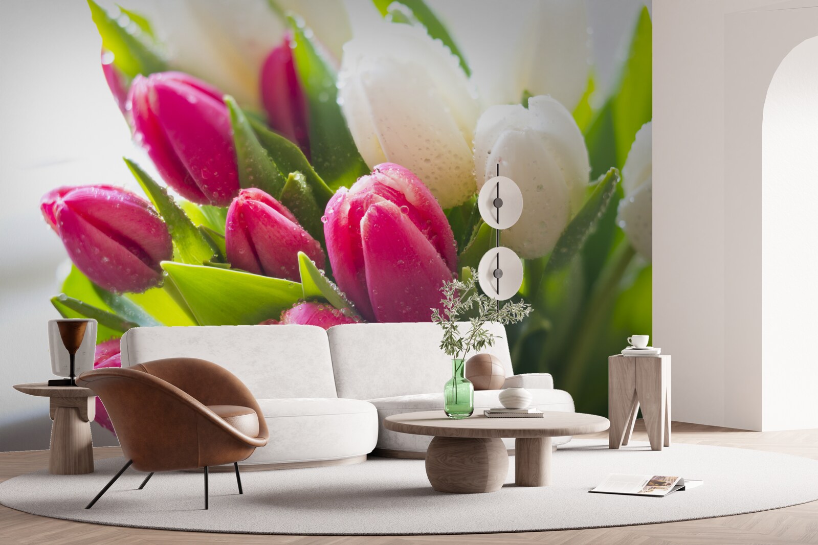 Fototapeten Zusammensetzung von weißen und Lavendel -Tulpen, die mit Tau bedeckt sind