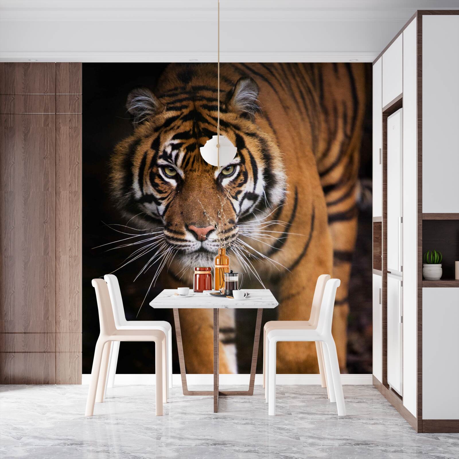 Fototapeten Ein erwachsener Tiger am Finger