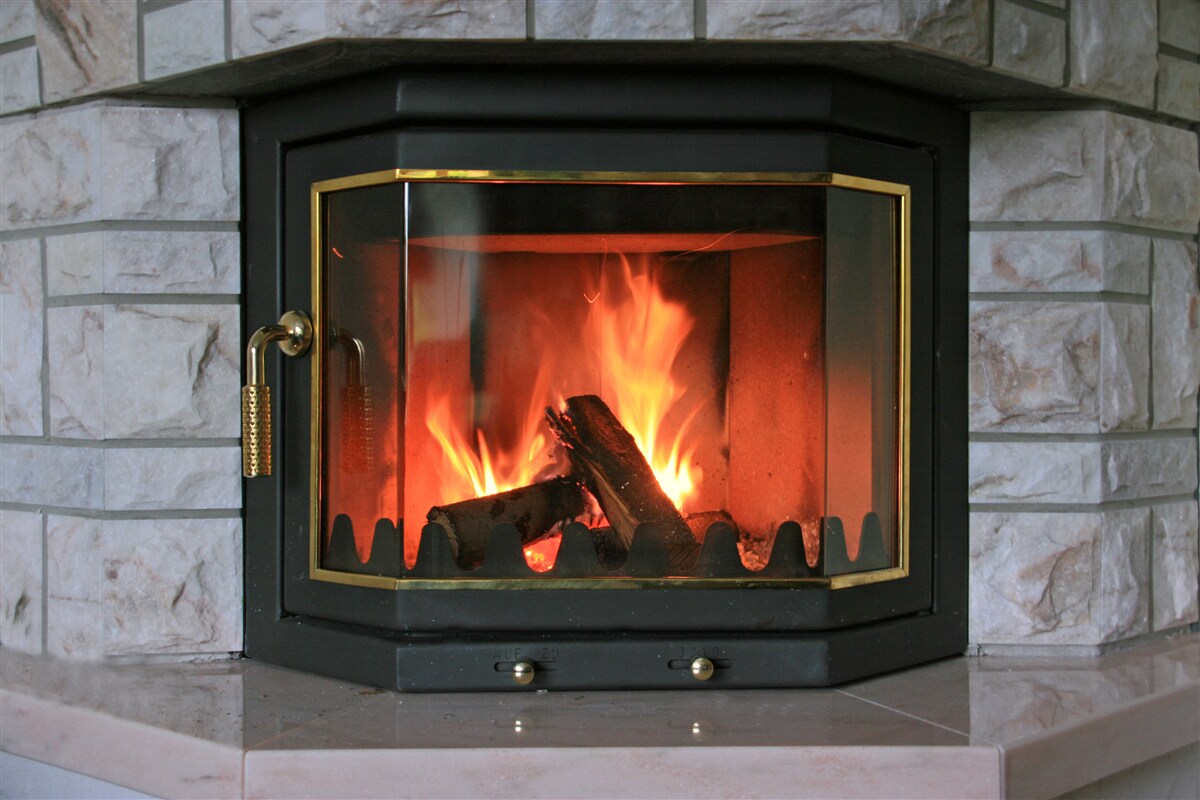 Fototapeten Kamin in einer Steinmauer